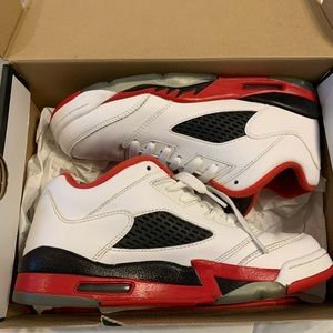 Boys Jordan tennis shoes